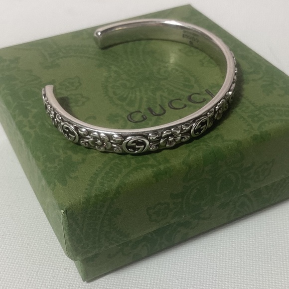 Gucci Silver Vintage Floral GG Bangle Bracelet - Picture 1 of 4